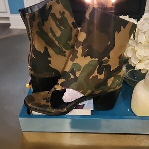 Chic Camouflage Open-Toe Heeled Boots